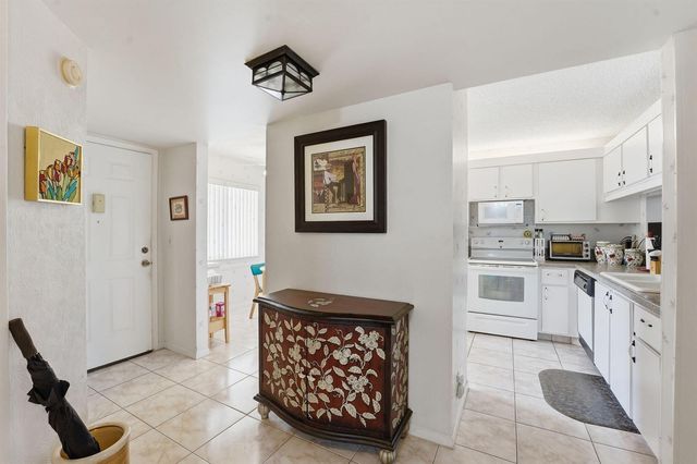 3146 Via Poinciana 307, Lake Worth, FL 33467