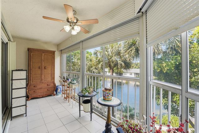 3146 Via Poinciana 307, Lake Worth, FL 33467