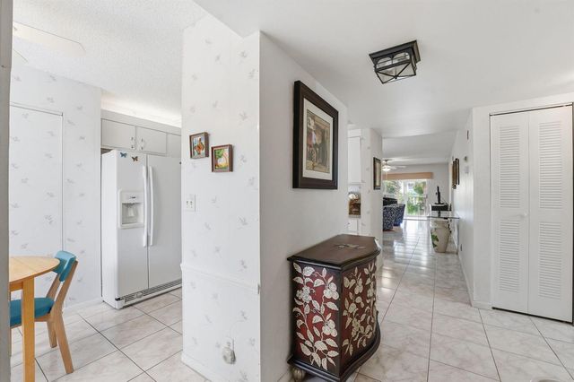 3146 Via Poinciana 307, Lake Worth, FL 33467