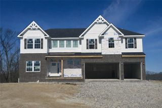 159 Victoria Dr, Moon/crescent Twp, PA 15108