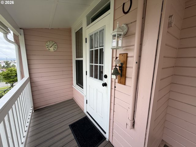 322 W D St, Rainier, OR 97048