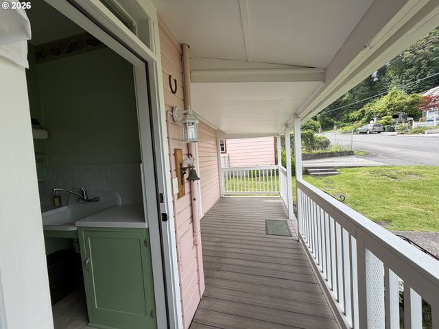 322 W D St, Rainier, OR 97048