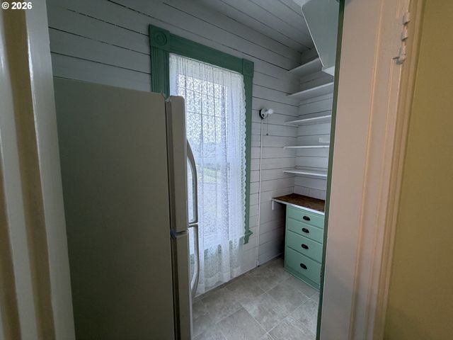 322 W D St, Rainier, OR 97048