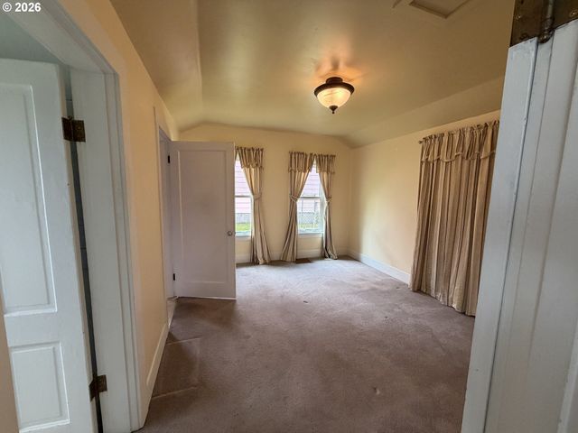 322 W D St, Rainier, OR 97048