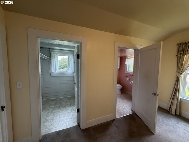 322 W D St, Rainier, OR 97048