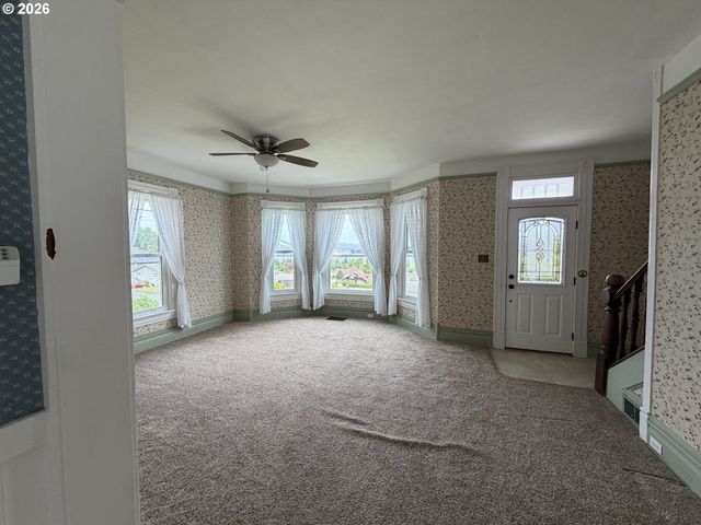 322 W D St, Rainier, OR 97048