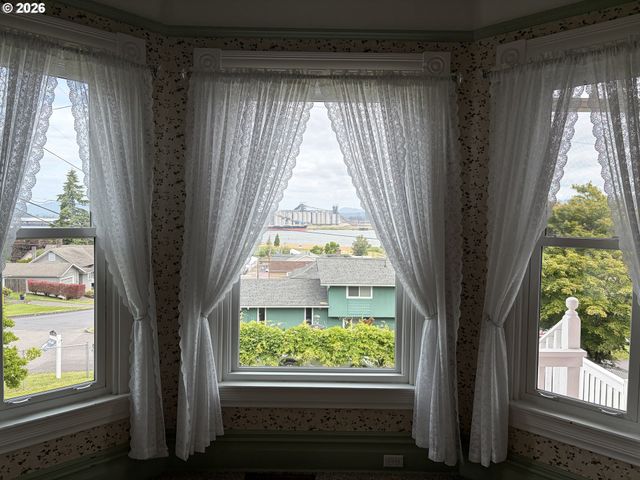 322 W D St, Rainier, OR 97048