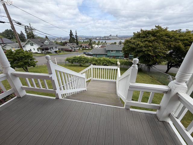 322 W D St, Rainier, OR 97048