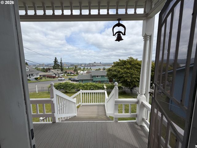 322 W D St, Rainier, OR 97048