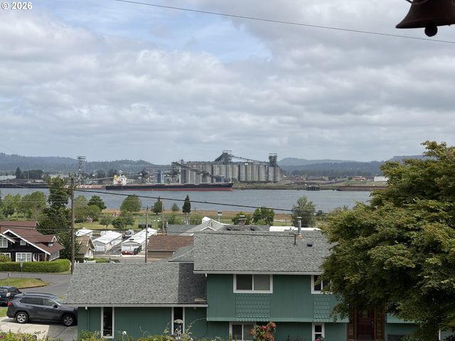 322 W D St, Rainier, OR 97048