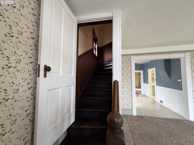 322 W D St, Rainier, OR 97048