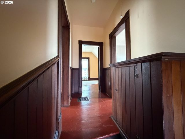 322 W D St, Rainier, OR 97048