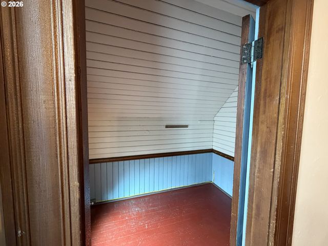 322 W D St, Rainier, OR 97048