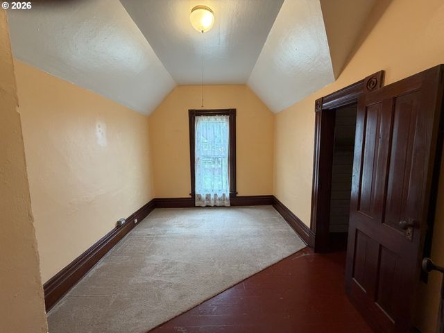 322 W D St, Rainier, OR 97048
