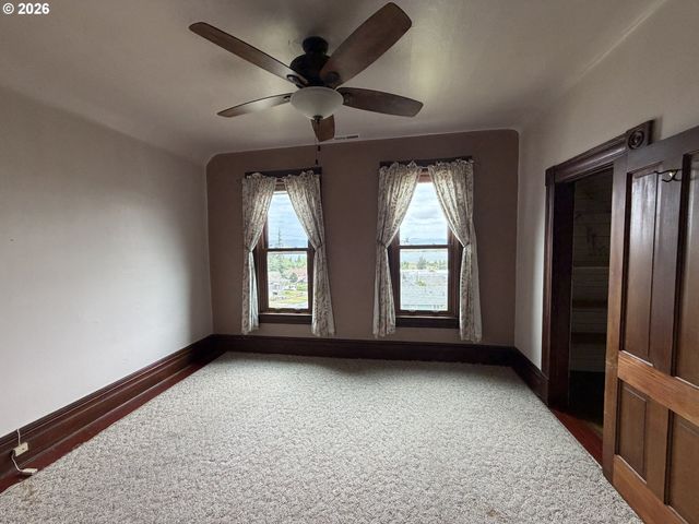 322 W D St, Rainier, OR 97048