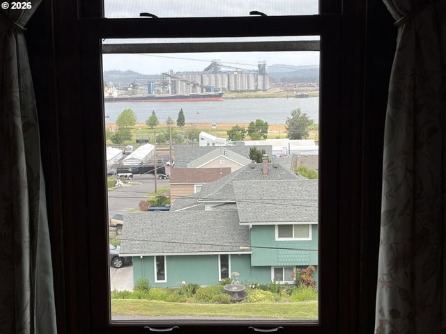 322 W D St, Rainier, OR 97048