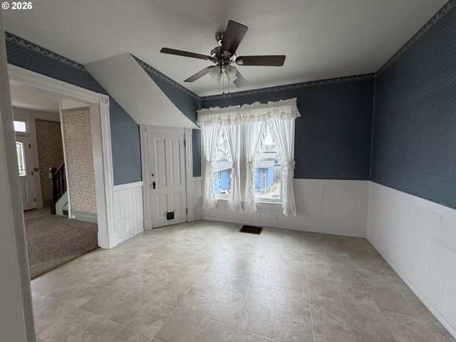 322 W D St, Rainier, OR 97048