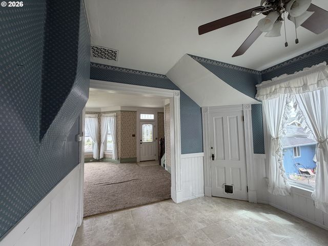 322 W D St, Rainier, OR 97048