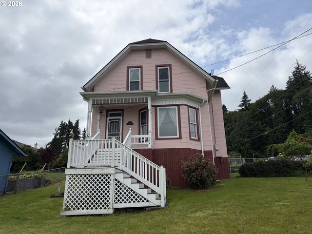 322 W D St, Rainier, OR 97048