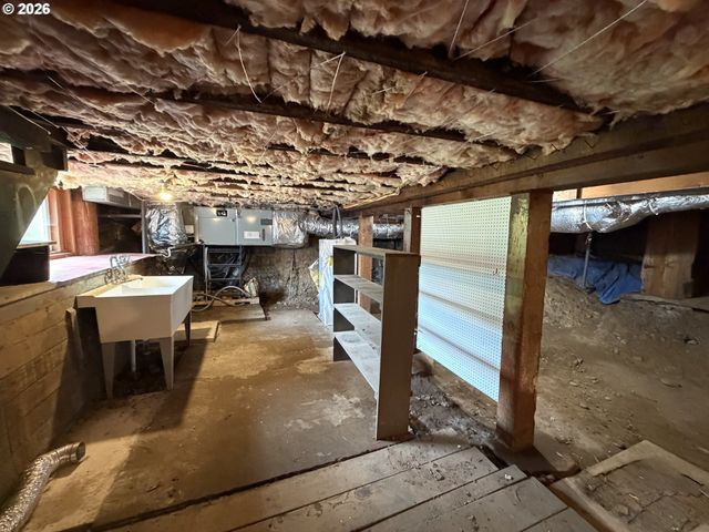 322 W D St, Rainier, OR 97048