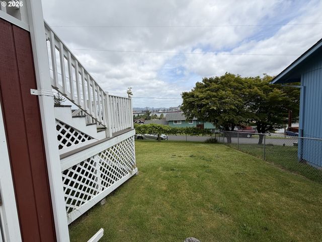 322 W D St, Rainier, OR 97048