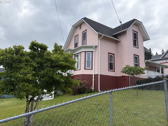 322 W D St, Rainier, OR 97048