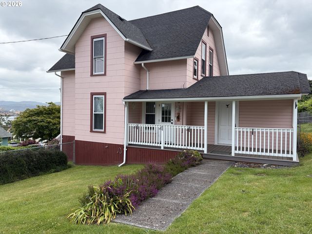 322 W D St, Rainier, OR 97048