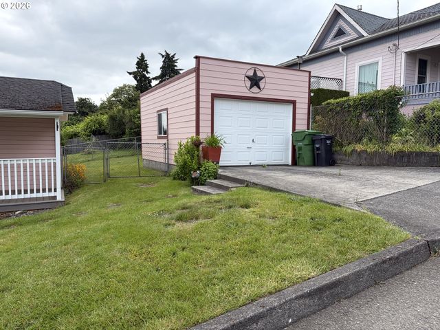 322 W D St, Rainier, OR 97048