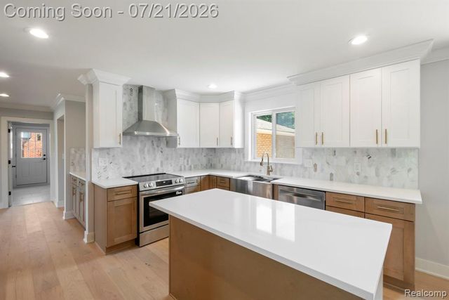 4696 Walnut Lake Road, Bloomfield Hills, MI 48301