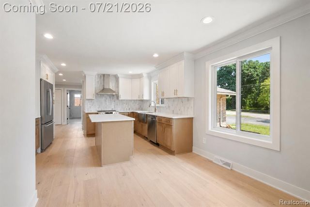 4696 Walnut Lake Road, Bloomfield Hills, MI 48301