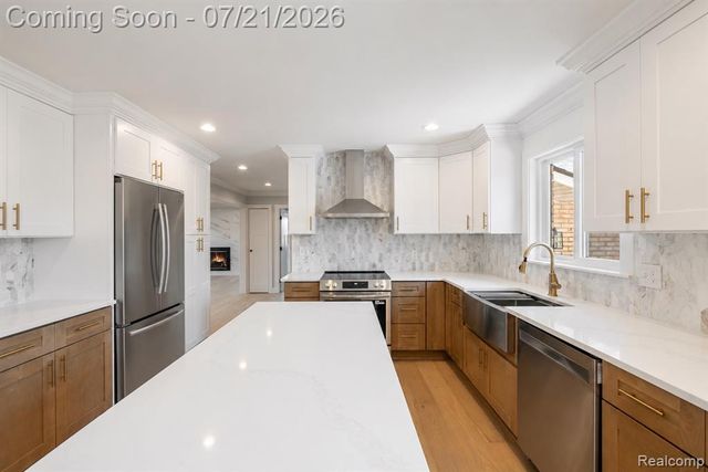 4696 Walnut Lake Road, Bloomfield Hills, MI 48301