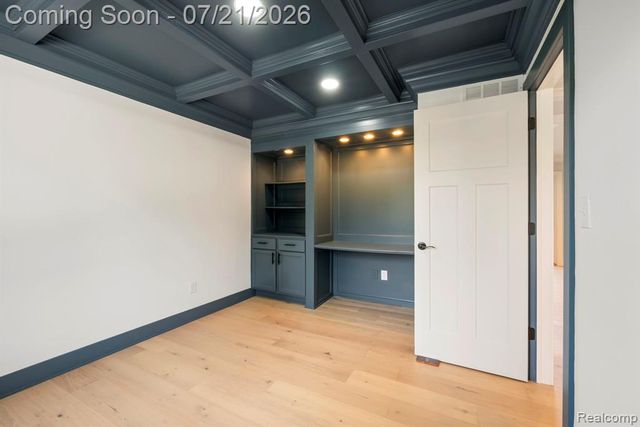 4696 Walnut Lake Road, Bloomfield Hills, MI 48301