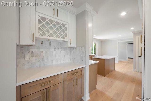 4696 Walnut Lake Road, Bloomfield Hills, MI 48301