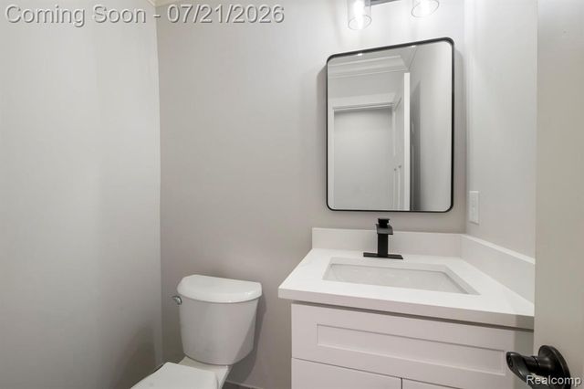 4696 Walnut Lake Road, Bloomfield Hills, MI 48301