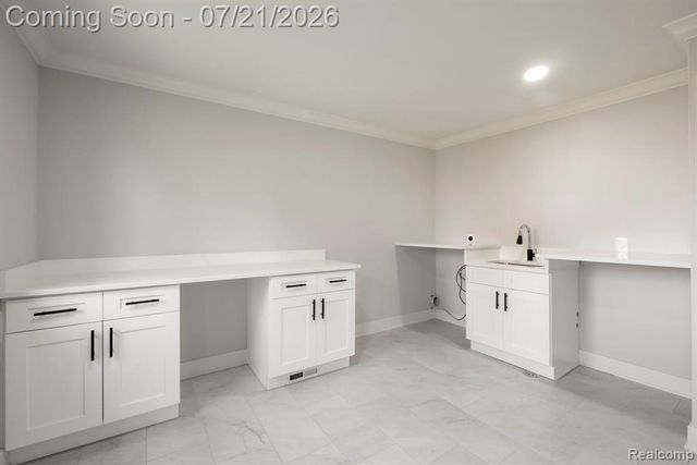 4696 Walnut Lake Road, Bloomfield Hills, MI 48301