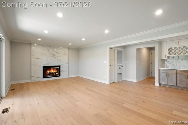 4696 Walnut Lake Road, Bloomfield Hills, MI 48301