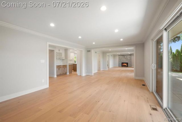 4696 Walnut Lake Road, Bloomfield Hills, MI 48301