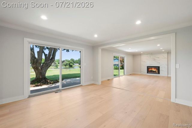4696 Walnut Lake Road, Bloomfield Hills, MI 48301