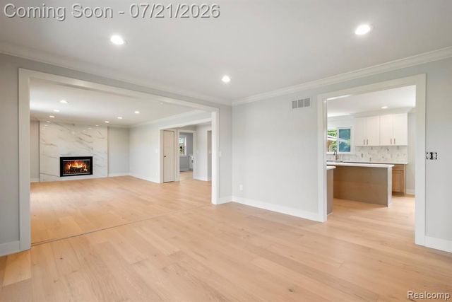 4696 Walnut Lake Road, Bloomfield Hills, MI 48301