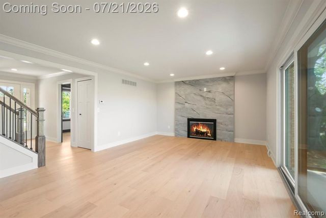 4696 Walnut Lake Road, Bloomfield Hills, MI 48301