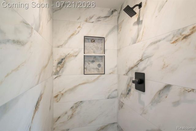 4696 Walnut Lake Road, Bloomfield Hills, MI 48301