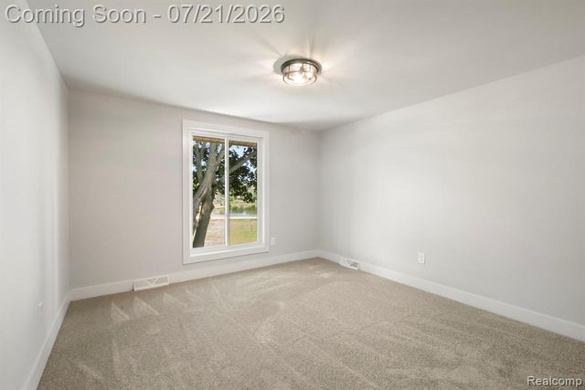 4696 Walnut Lake Road, Bloomfield Hills, MI 48301