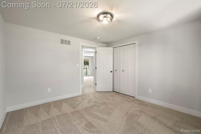 4696 Walnut Lake Road, Bloomfield Hills, MI 48301