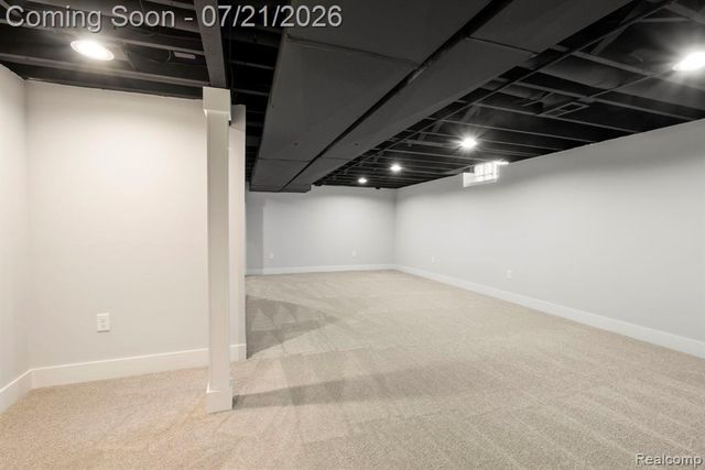 4696 Walnut Lake Road, Bloomfield Hills, MI 48301