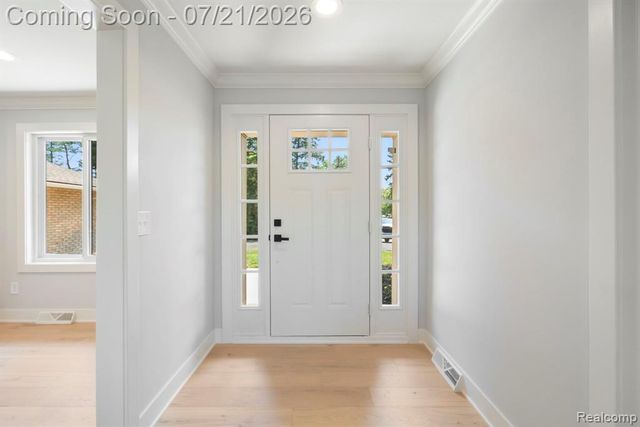 4696 Walnut Lake Road, Bloomfield Hills, MI 48301