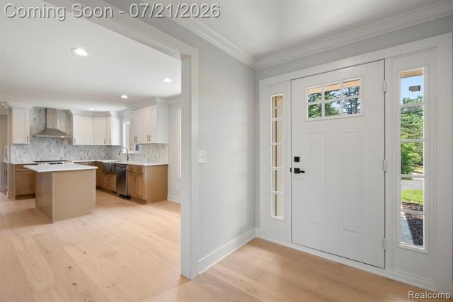 4696 Walnut Lake Road, Bloomfield Hills, MI 48301