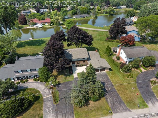 4696 Walnut Lake Road, Bloomfield Hills, MI 48301