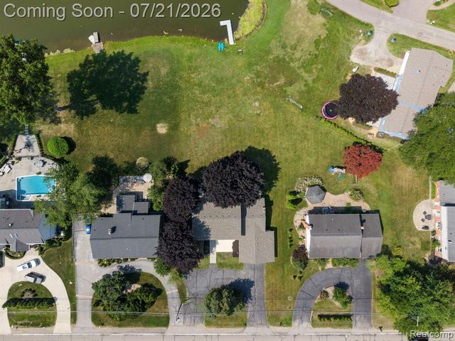 4696 Walnut Lake Road, Bloomfield Hills, MI 48301