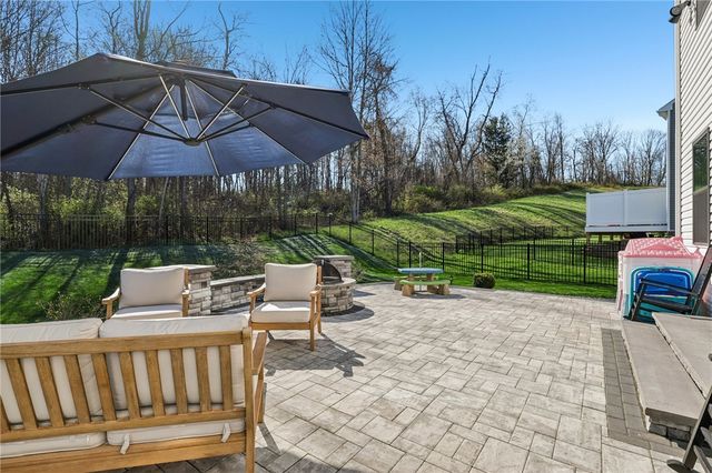 2001 Tamarack Crt, Cecil, PA 15057