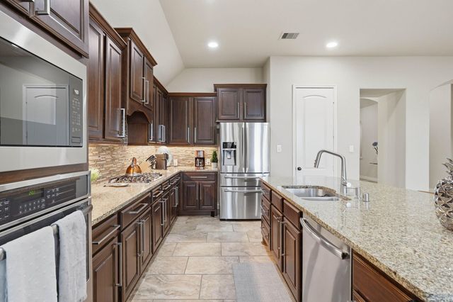 127 Deerchase Drive, Conroe, TX 77384